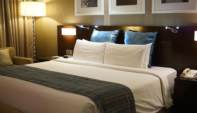 crowne-plaza-deira-club-room